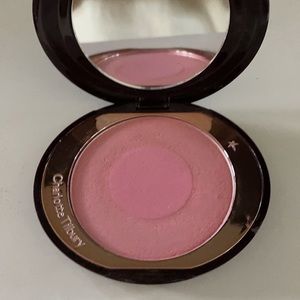 Charlotte Tillbury blush “Love Glow”
